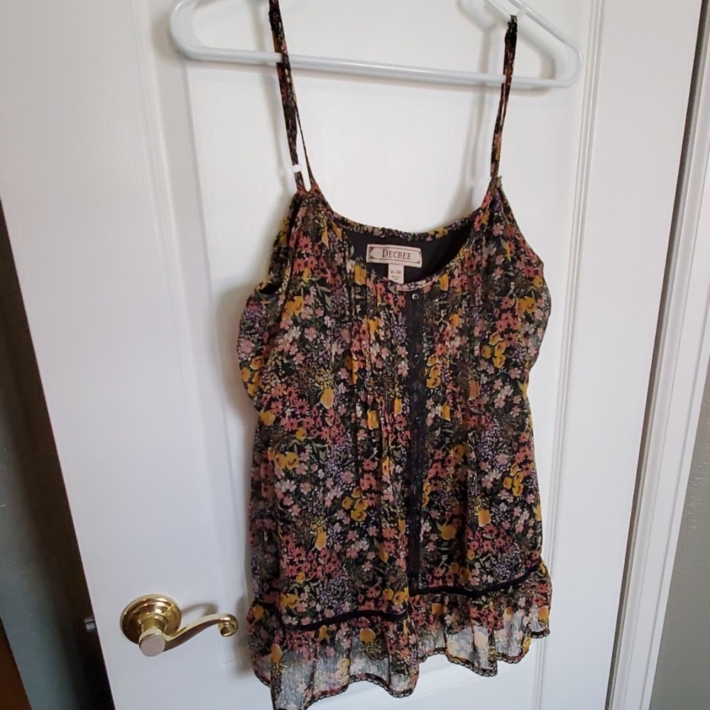 Chiffon flower camisole with lace detail.